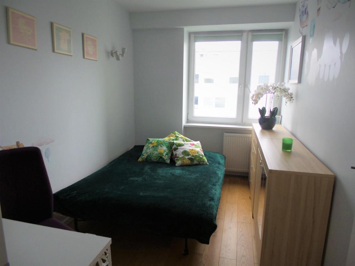 Apartament Przy Metrze Lägenhet